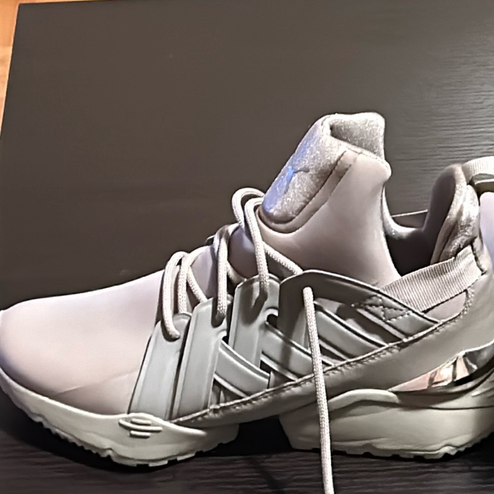 Nice pair of puma Rihanna sneakers